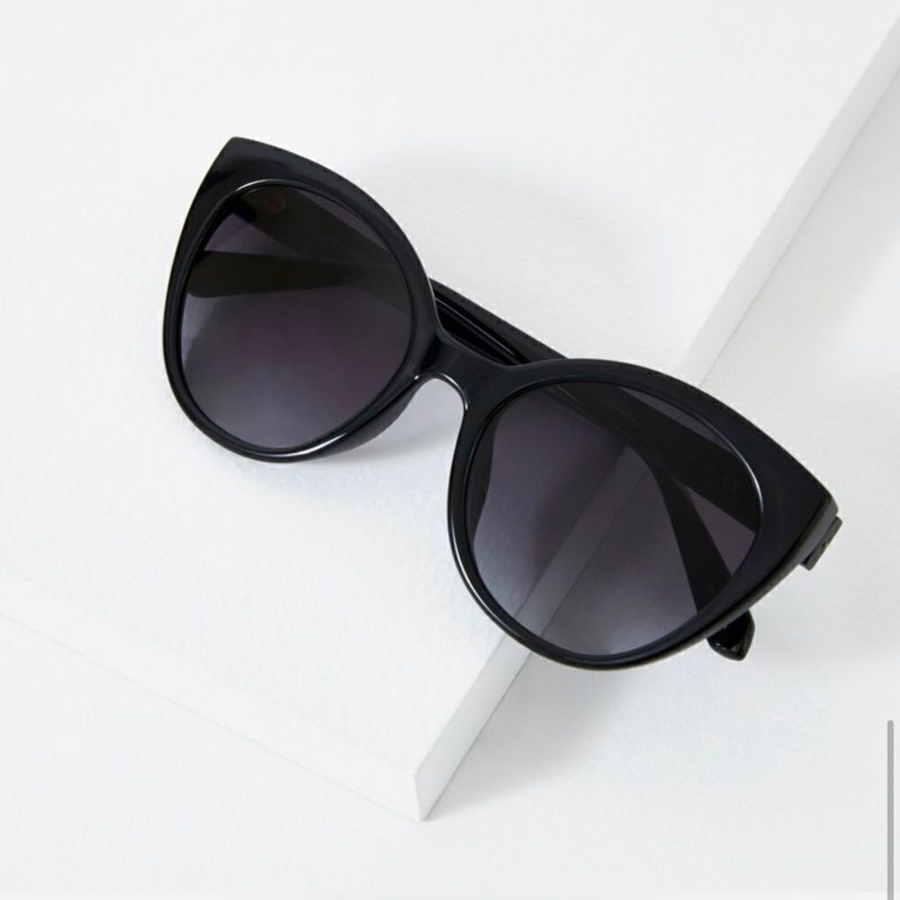 Kate Spade “ Samantha” Sunglasses - Picture 5 of 9